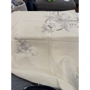 70in Vintage Embroidered Table Cloth with QTY 8 16.5x16.5 in Napkins